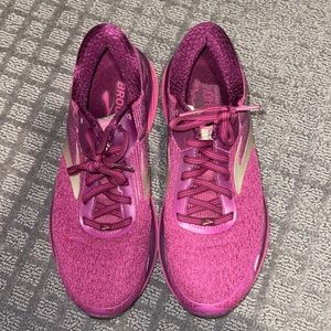 Brooks GTS 18 running shoe